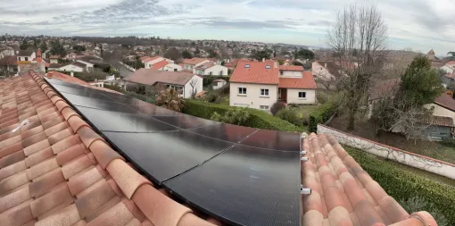 Installation d'un kit photovoltaïque 6 kWC avec batterie de stockage 11 kW à L’Union, près de Toulouse, Toulouse, ECO'NRJ