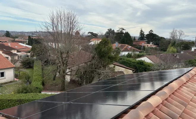 Installation d'un kit photovoltaïque 6 kWC avec batterie de stockage 11 kW à L’Union, près de Toulouse, Toulouse, ECO'NRJ