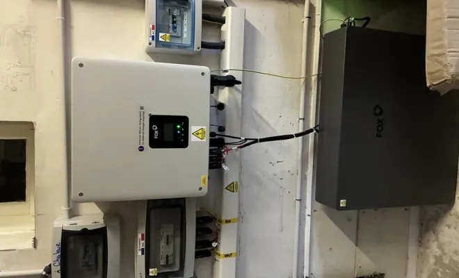 Installation d'un kit photovoltaïque 6 kWC avec batterie de stockage 11 kW à L’Union, près de Toulouse, Toulouse, ECO'NRJ